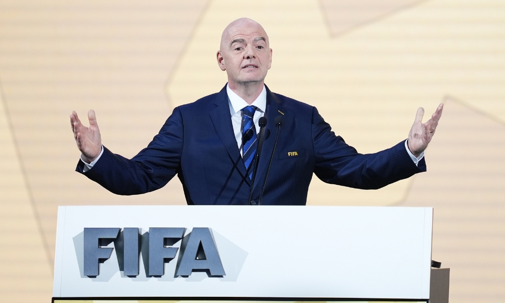 资讯：IG老板赛前拜神祈福赢RNG！胜利后真心脏病发现场吃药.